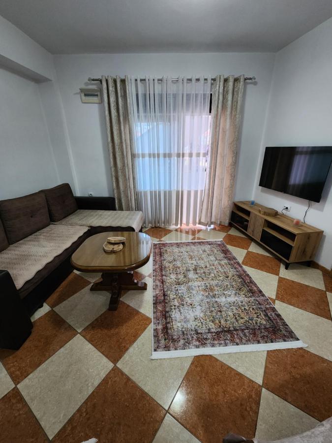 Ishmi In Center Of Appartement